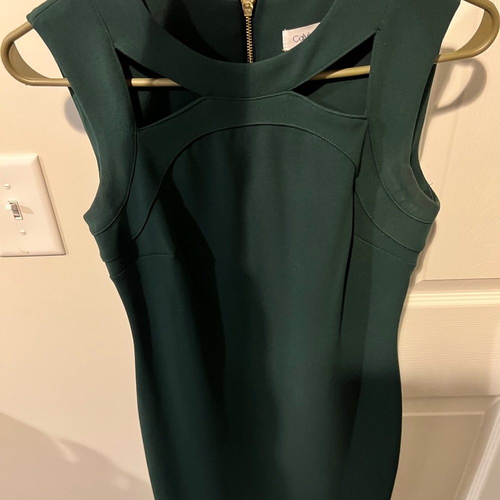 Green Sleeveless Calvin Klein Cocktail Dress with Elegant Neckline Size 2